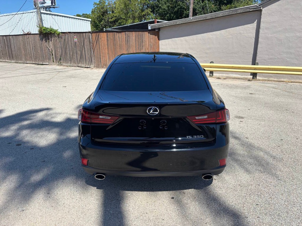 Lexus IS 350 Vehicle Full-screen Gallery Image 06