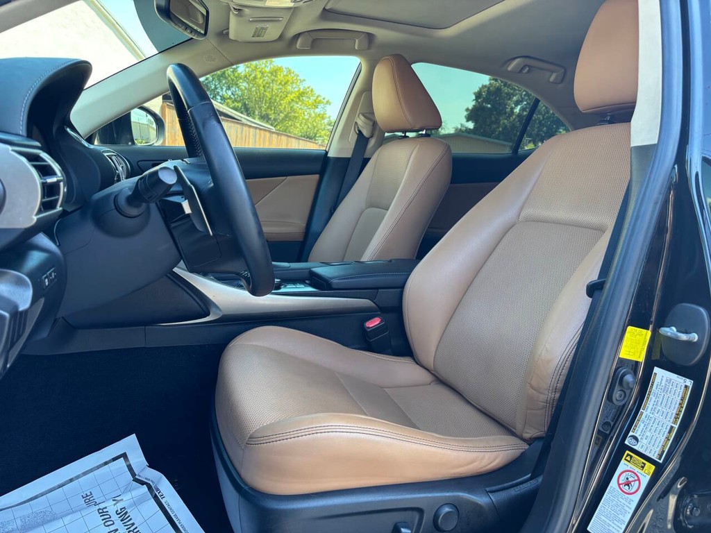 Lexus IS 350 Vehicle Full-screen Gallery Image 09