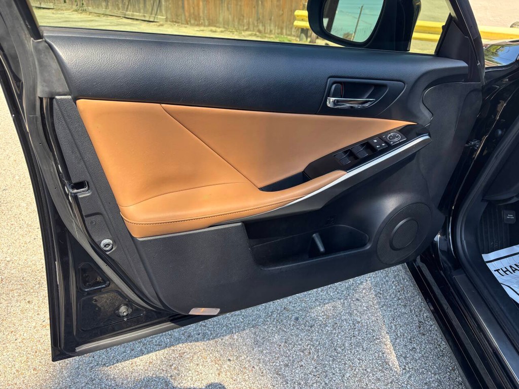 Lexus IS 350 Vehicle Full-screen Gallery Image 10