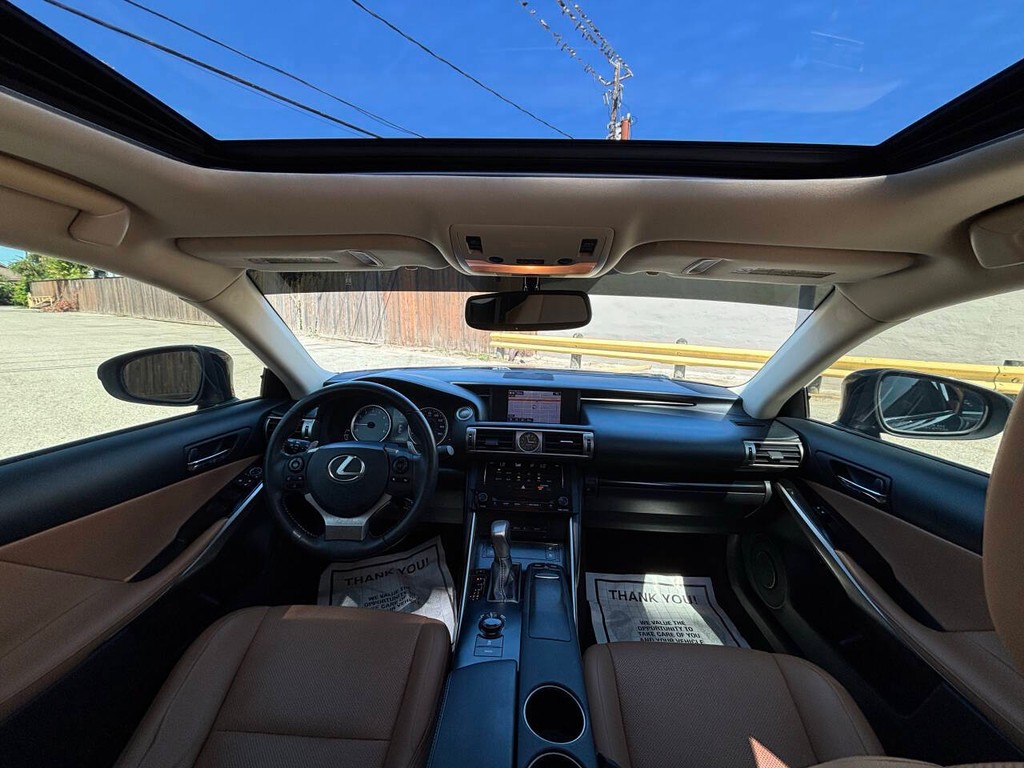 Lexus IS 350 Vehicle Full-screen Gallery Image 18