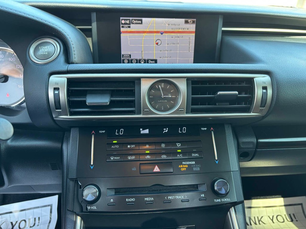 Lexus IS 350 Vehicle Full-screen Gallery Image 20