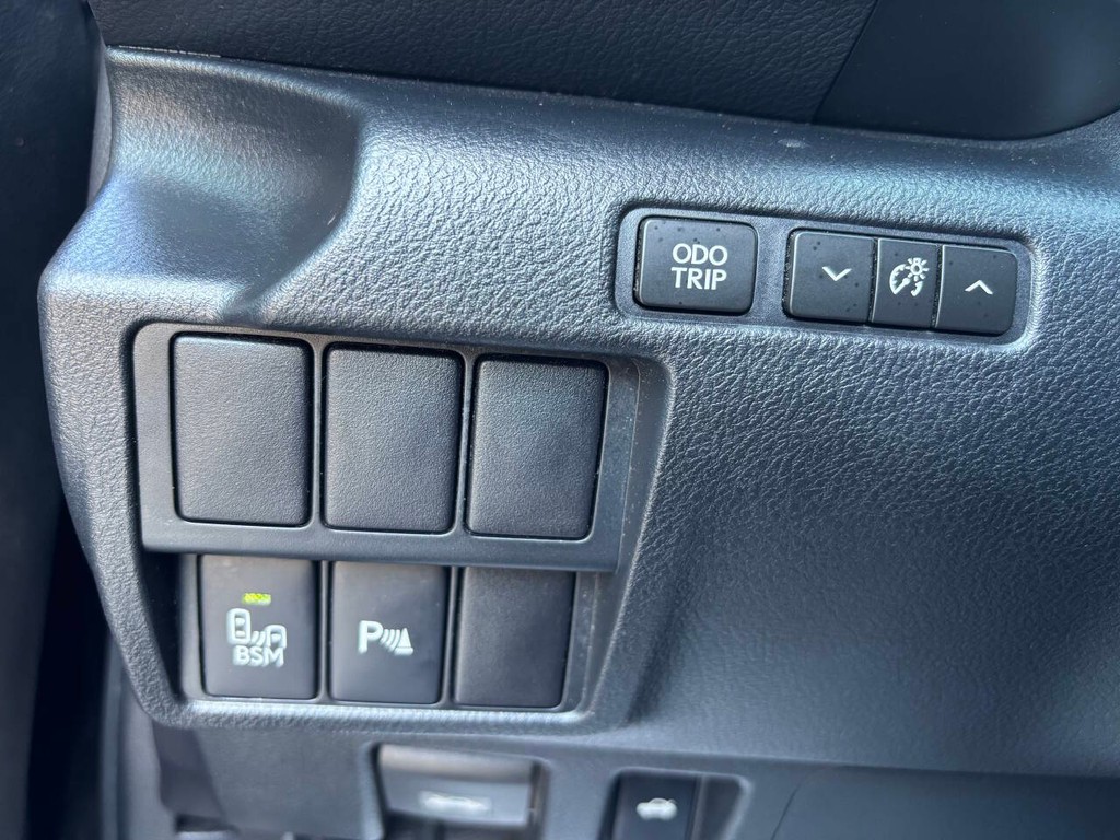 Lexus IS 350 Vehicle Full-screen Gallery Image 25