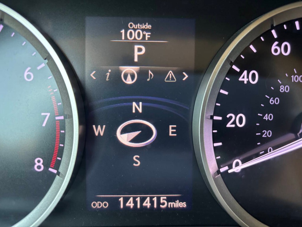 Lexus IS 350 Vehicle Full-screen Gallery Image 30