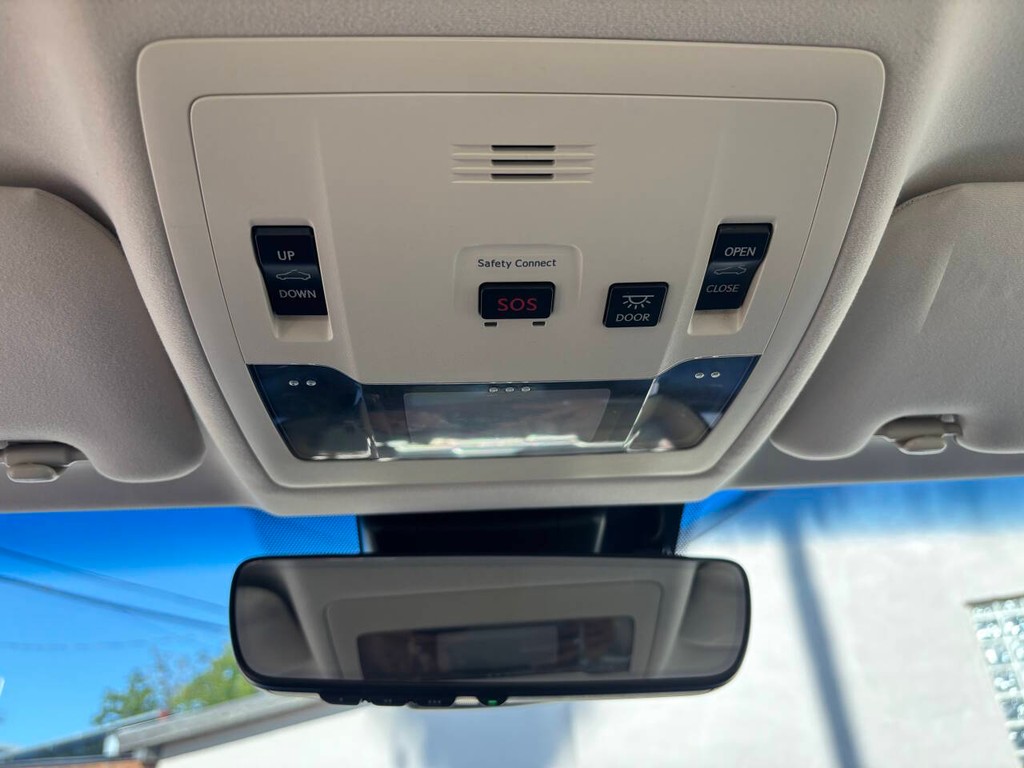 Lexus ES 350 Vehicle Full-screen Gallery Image 28