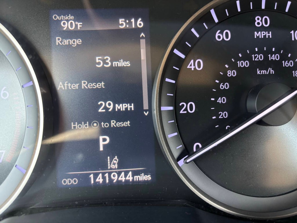 Lexus ES 350 Vehicle Full-screen Gallery Image 31