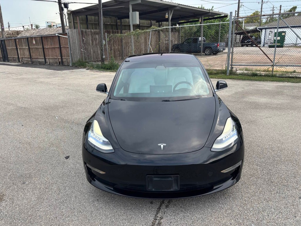 Tesla Model 3 Vehicle Full-screen Gallery Image 02