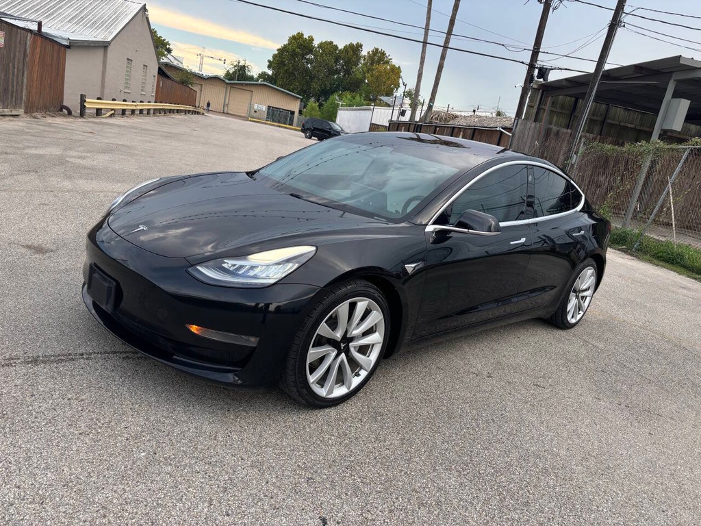 Tesla Model 3 Vehicle Full-screen Gallery Image 04