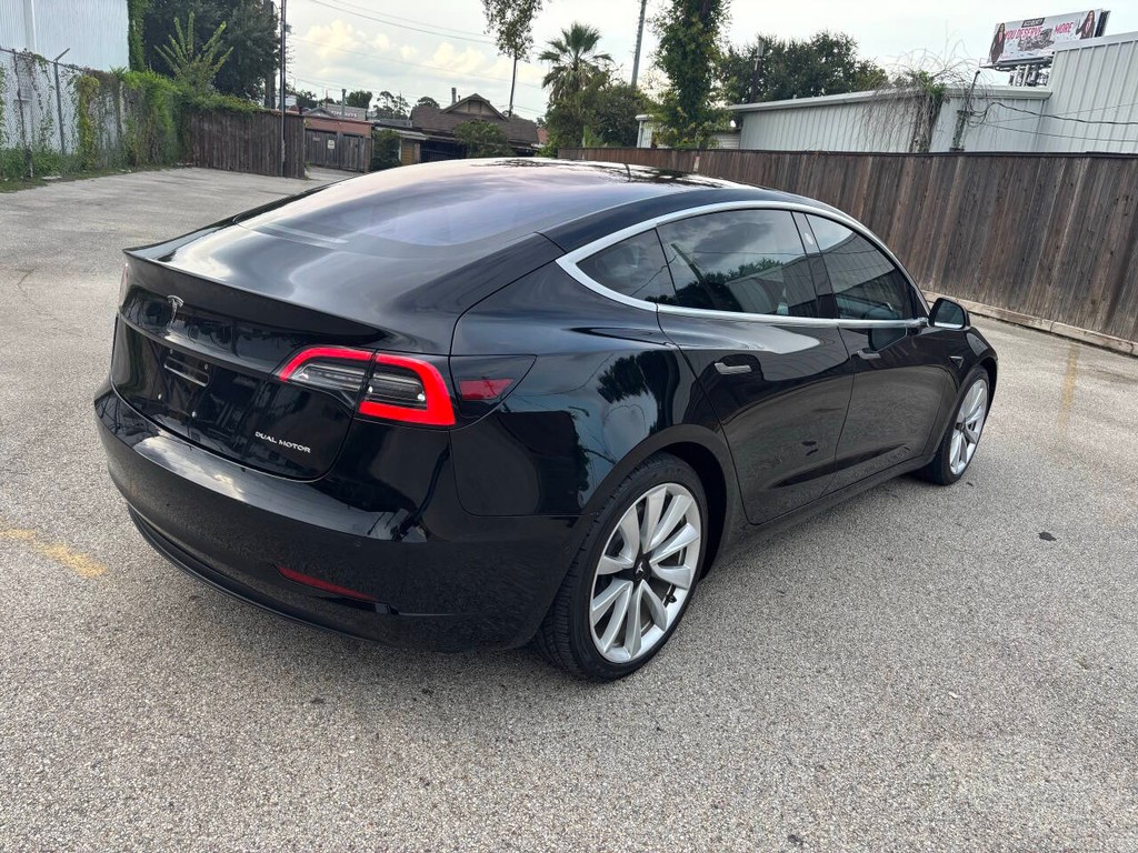 Tesla Model 3 Vehicle Full-screen Gallery Image 07