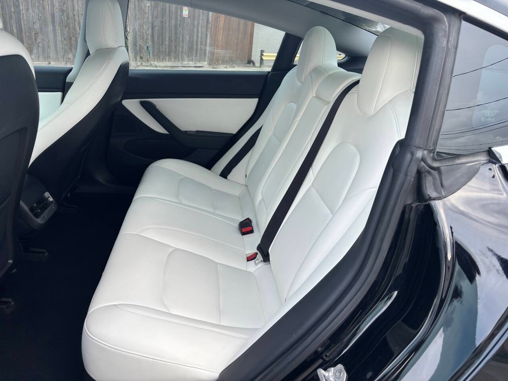 Tesla Model 3 Vehicle Full-screen Gallery Image 14