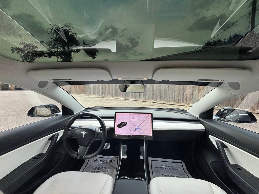 Tesla Model 3 Vehicle Full-screen Gallery Image 18