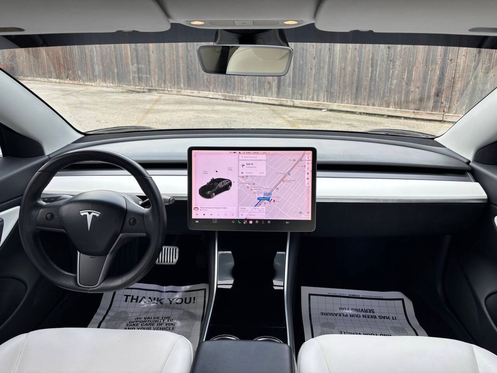 Tesla Model 3 Vehicle Full-screen Gallery Image 19