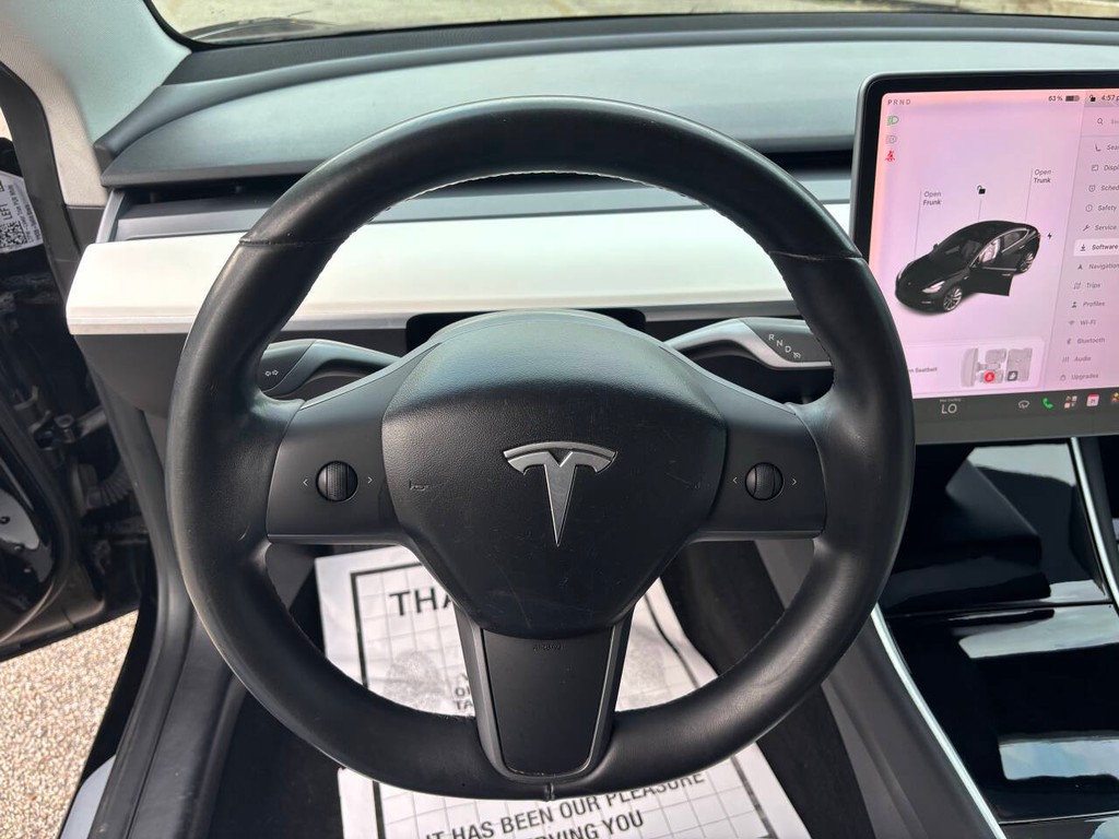 Tesla Model 3 Vehicle Full-screen Gallery Image 23