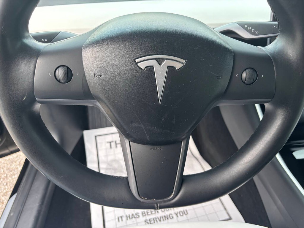Tesla Model 3 Vehicle Full-screen Gallery Image 24