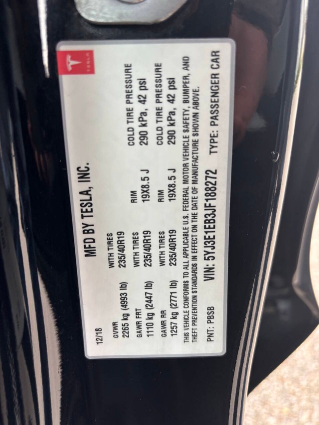 Tesla Model 3 Vehicle Full-screen Gallery Image 27
