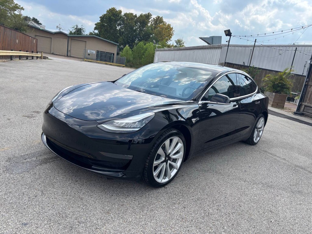 Tesla Model 3 Vehicle Full-screen Gallery Image 04