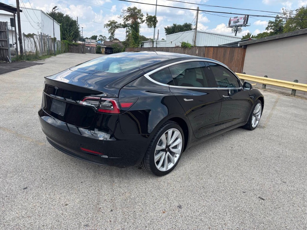 Tesla Model 3 Vehicle Full-screen Gallery Image 07