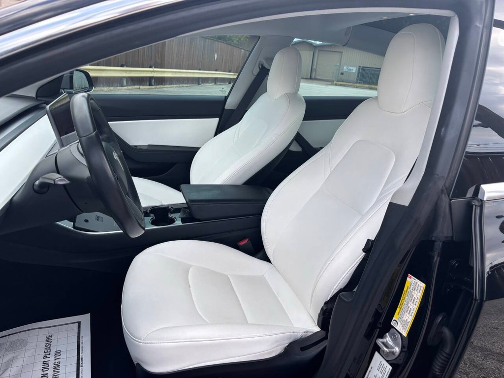 Tesla Model 3 Vehicle Full-screen Gallery Image 09