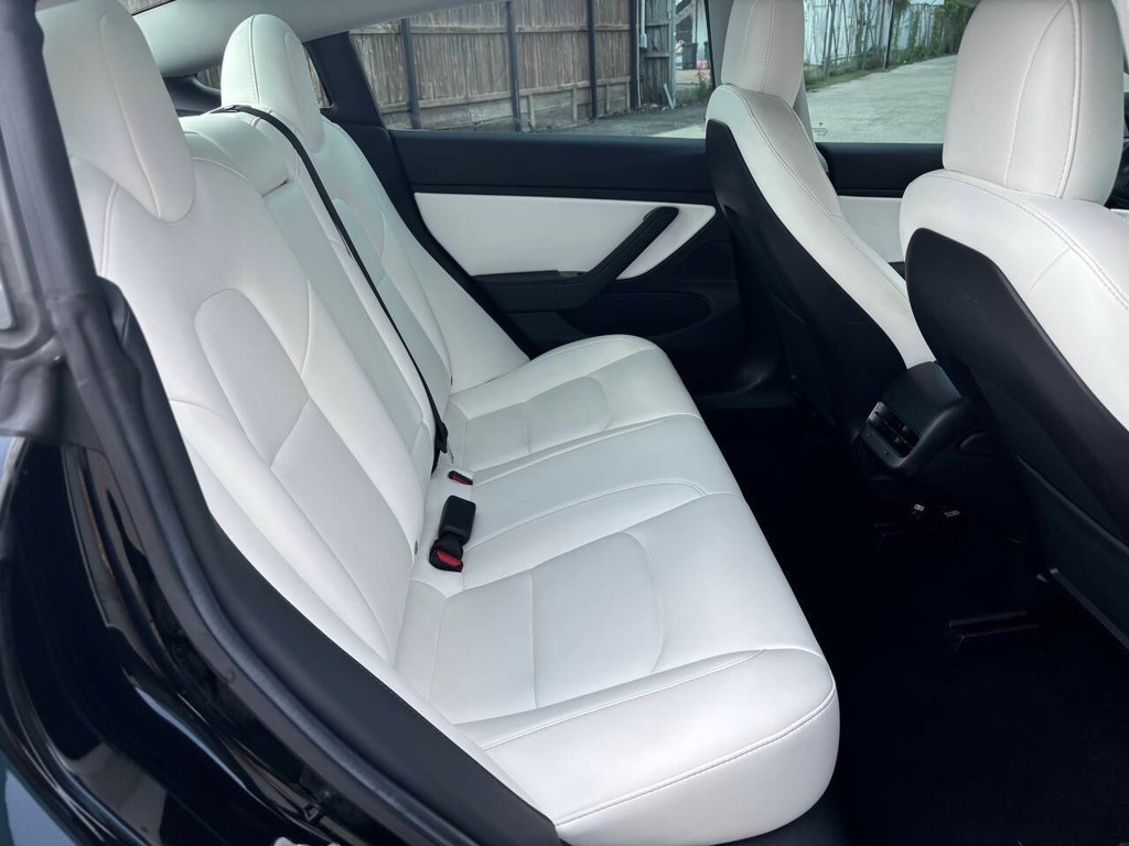 Tesla Model 3 Vehicle Full-screen Gallery Image 15