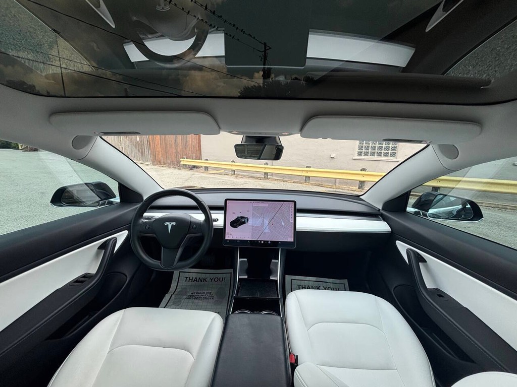 Tesla Model 3 Vehicle Full-screen Gallery Image 17
