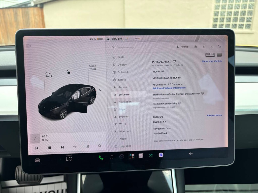 Tesla Model 3 Vehicle Full-screen Gallery Image 19