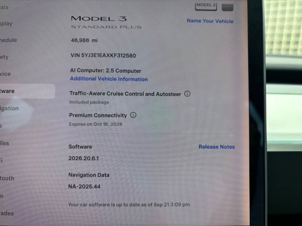 Tesla Model 3 Vehicle Full-screen Gallery Image 20