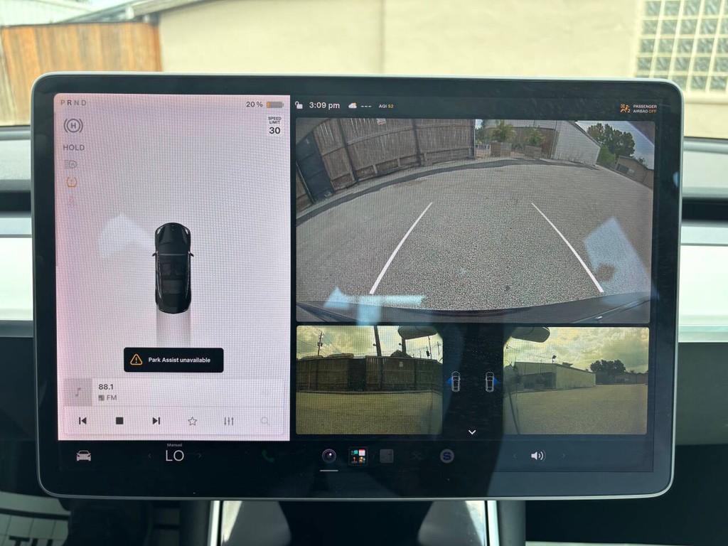 Tesla Model 3 Vehicle Full-screen Gallery Image 21
