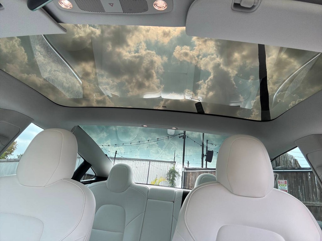Tesla Model 3 Vehicle Full-screen Gallery Image 25