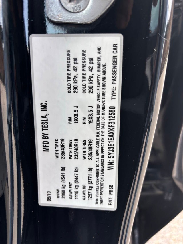 Tesla Model 3 Vehicle Full-screen Gallery Image 26