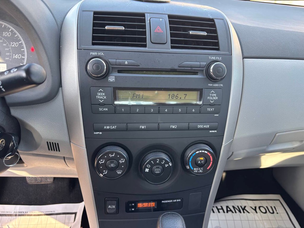 Toyota Corolla Vehicle Full-screen Gallery Image 20