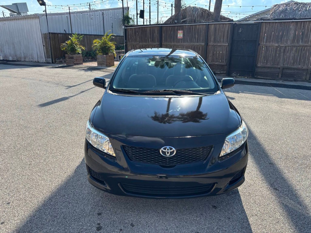 Toyota Corolla Vehicle Full-screen Gallery Image 02