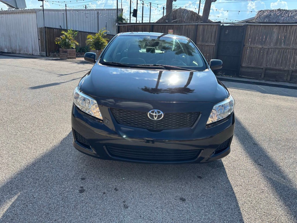 Toyota Corolla Vehicle Full-screen Gallery Image 03
