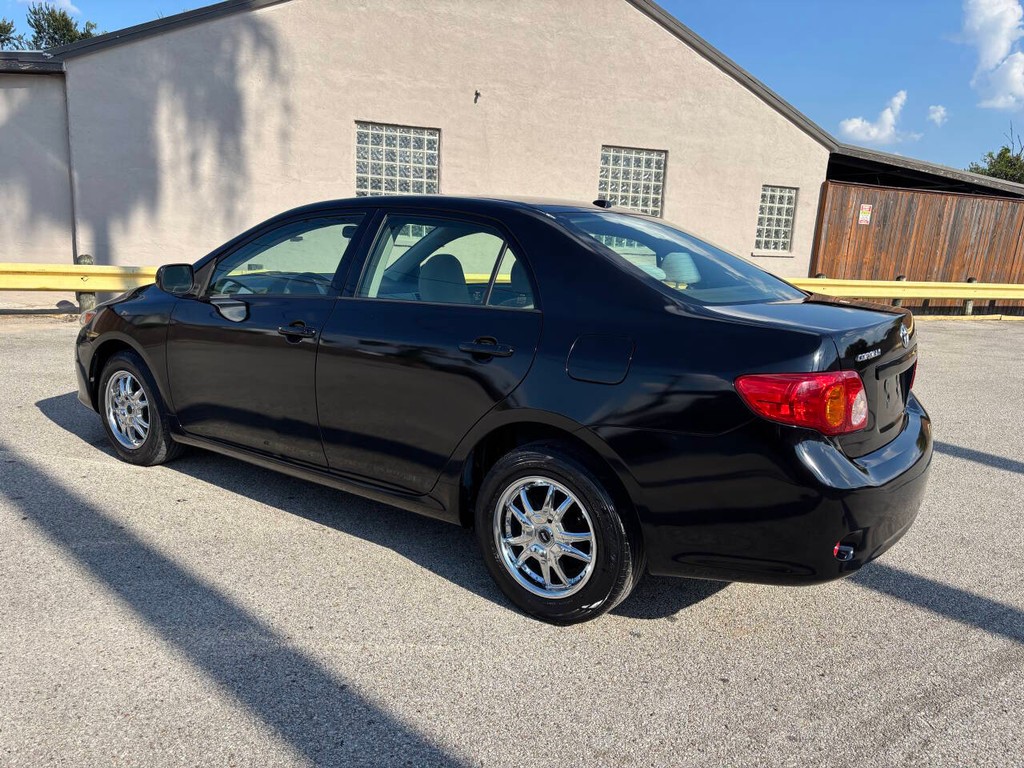 Toyota Corolla Vehicle Full-screen Gallery Image 05