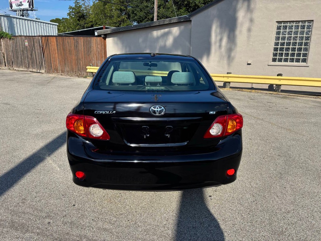 Toyota Corolla Vehicle Full-screen Gallery Image 06