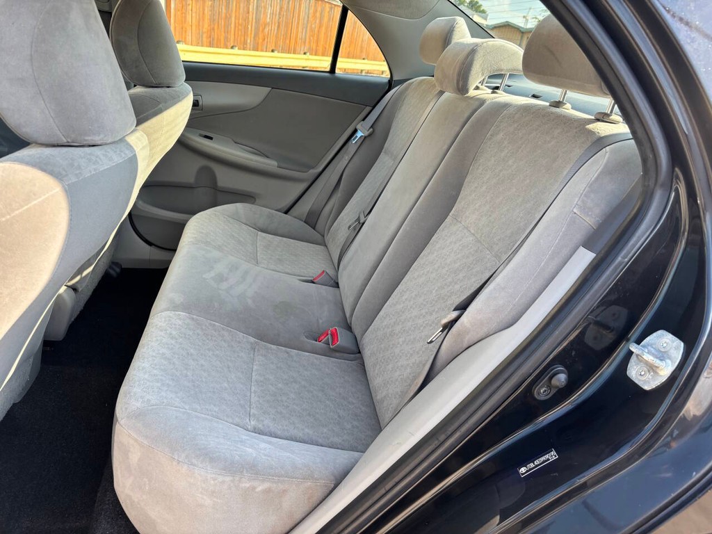 Toyota Corolla Vehicle Full-screen Gallery Image 14