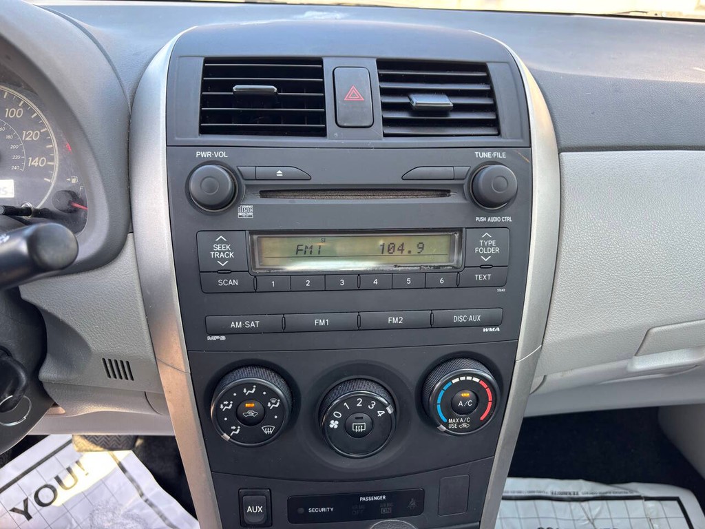 Toyota Corolla Vehicle Full-screen Gallery Image 20