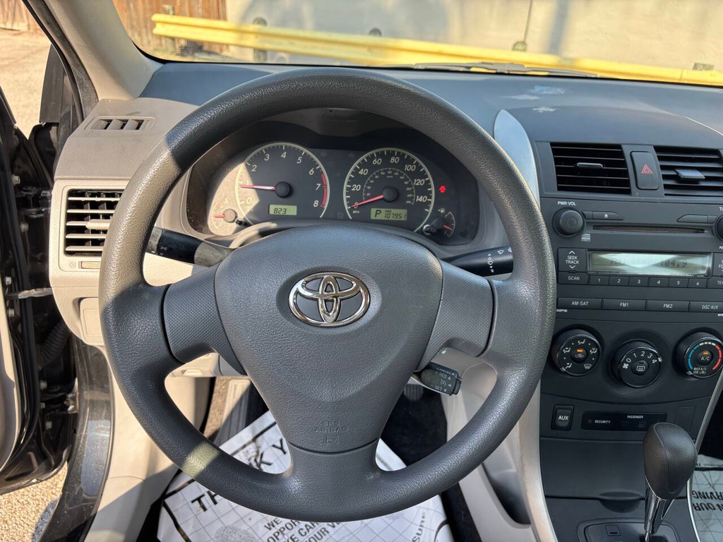 Toyota Corolla Vehicle Full-screen Gallery Image 22