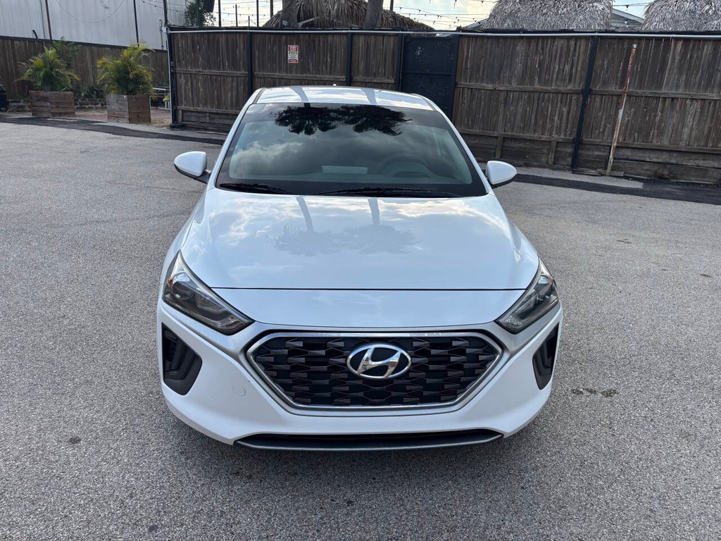 Hyundai Ioniq Hybrid Vehicle Full-screen Gallery Image 02