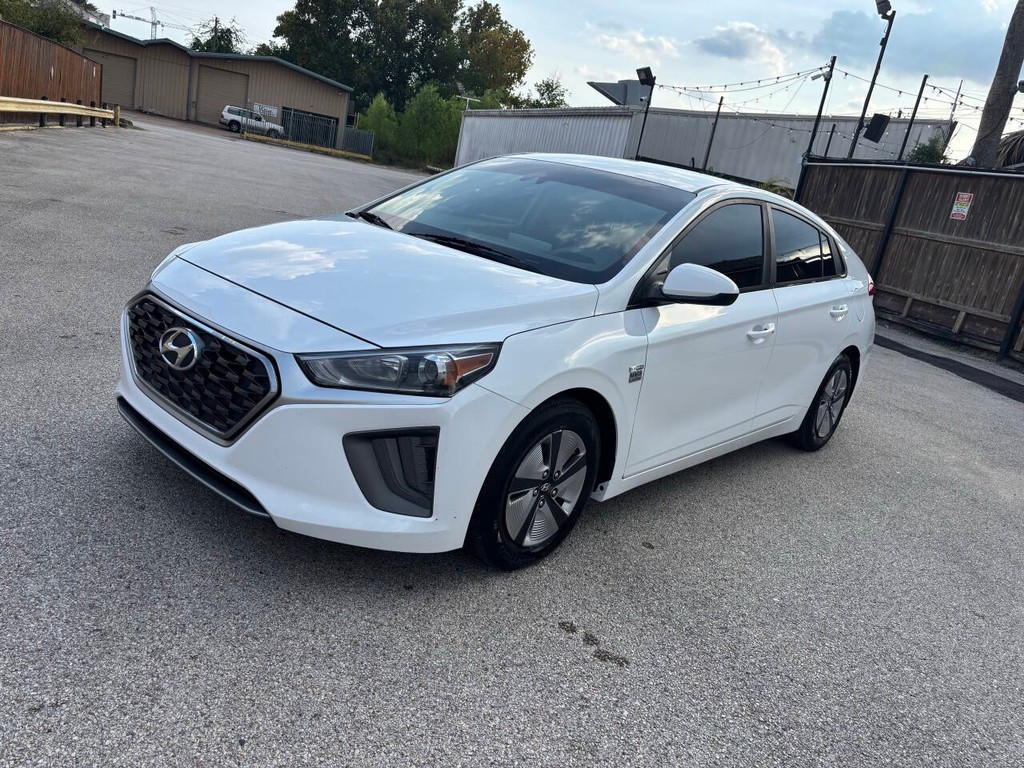 Hyundai Ioniq Hybrid Vehicle Full-screen Gallery Image 03