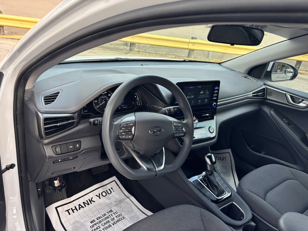 Hyundai Ioniq Hybrid Vehicle Full-screen Gallery Image 07