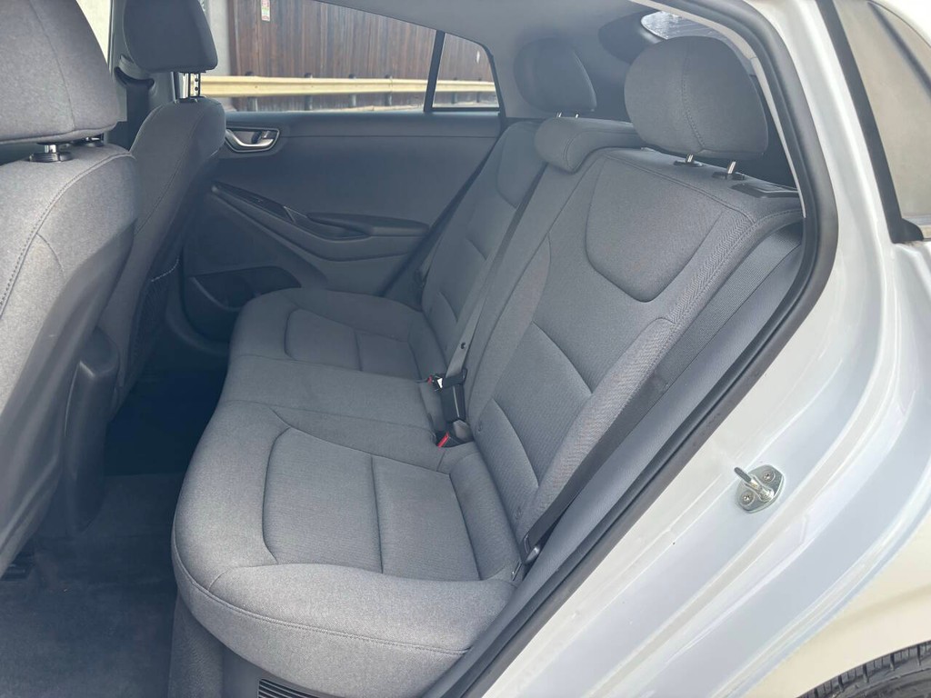 Hyundai Ioniq Hybrid Vehicle Full-screen Gallery Image 13