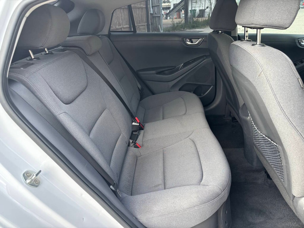 Hyundai Ioniq Hybrid Vehicle Full-screen Gallery Image 15