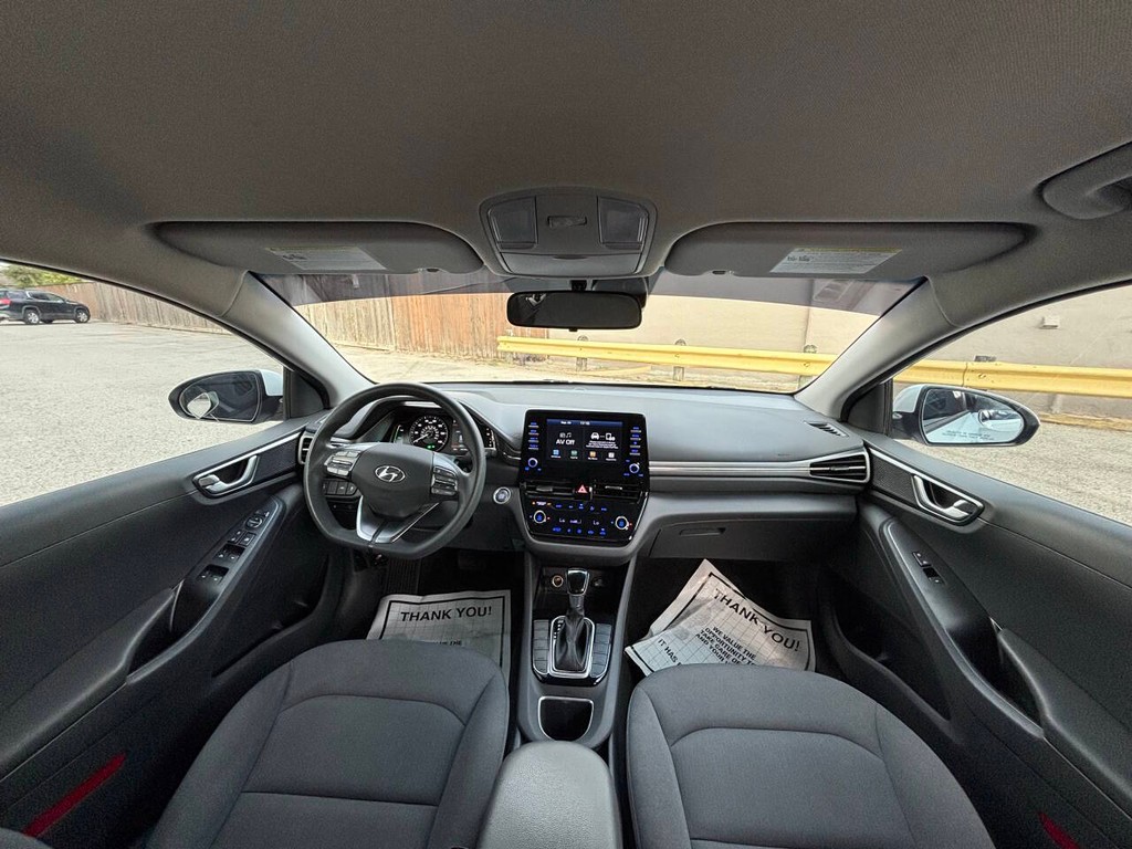 Hyundai Ioniq Hybrid Vehicle Full-screen Gallery Image 17