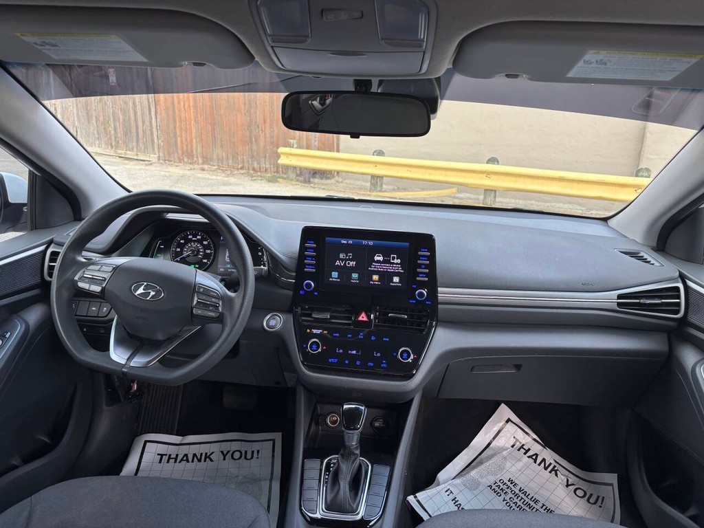 Hyundai Ioniq Hybrid Vehicle Full-screen Gallery Image 18