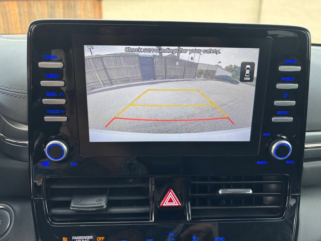 Hyundai Ioniq Hybrid Vehicle Full-screen Gallery Image 20