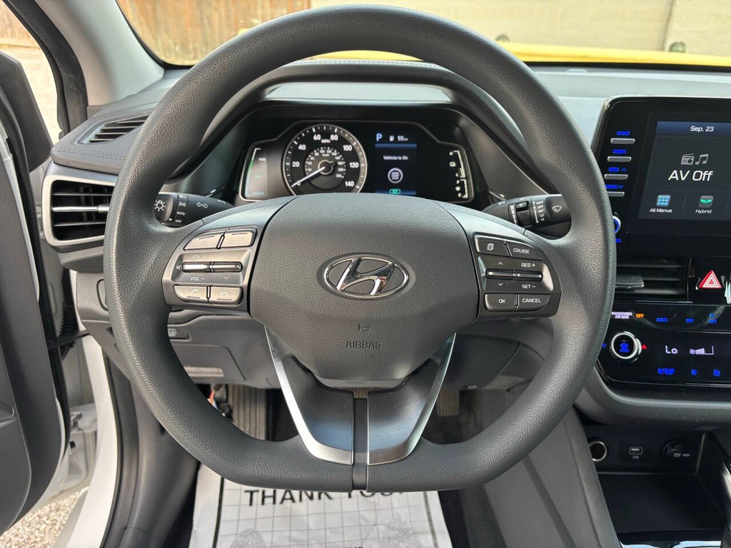 Hyundai Ioniq Hybrid Vehicle Full-screen Gallery Image 22