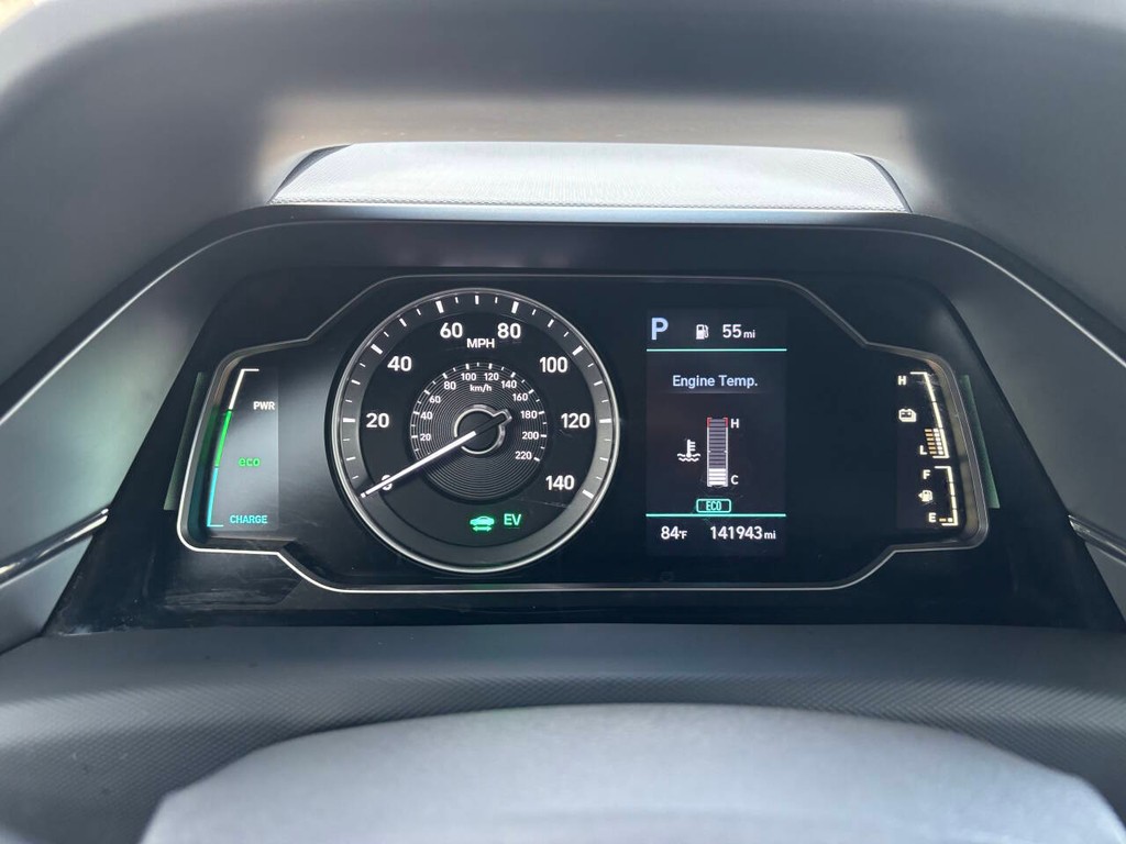 Hyundai Ioniq Hybrid Vehicle Full-screen Gallery Image 24