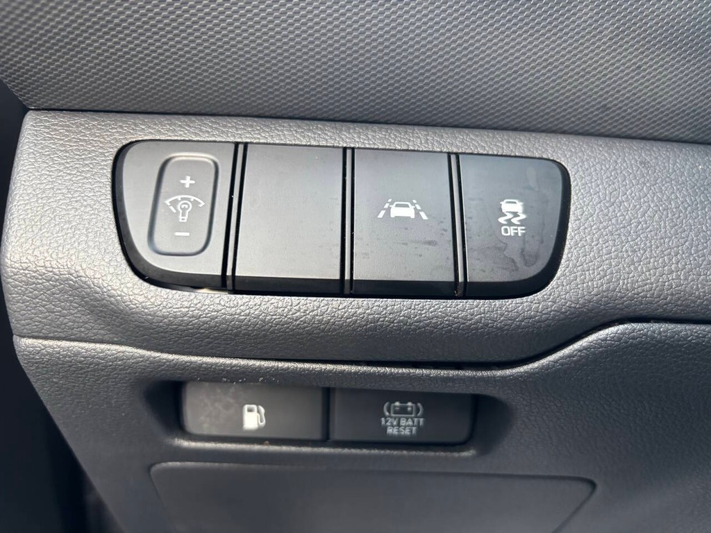 Hyundai Ioniq Hybrid Vehicle Full-screen Gallery Image 26