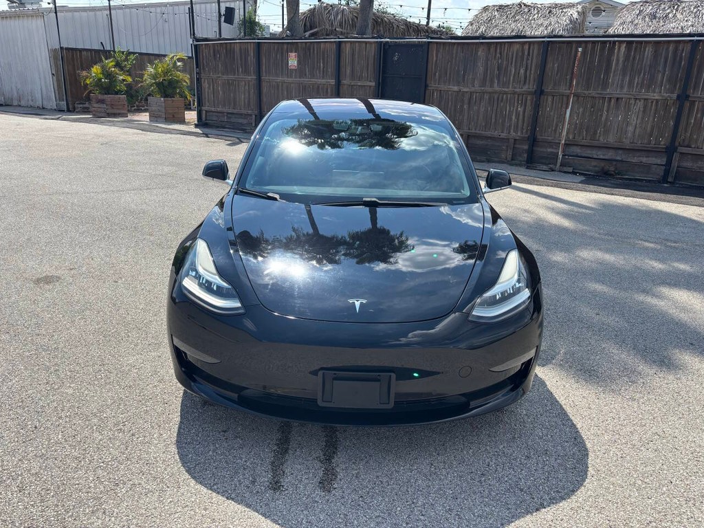 Tesla Model 3 Vehicle Full-screen Gallery Image 02