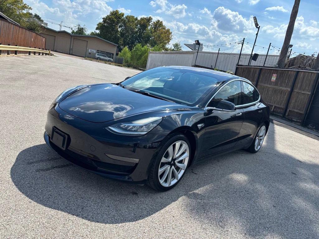 Tesla Model 3 Vehicle Full-screen Gallery Image 04