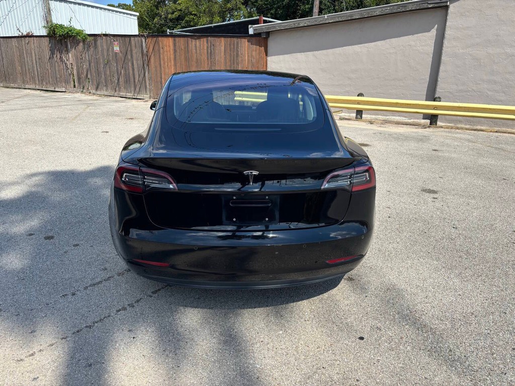 Tesla Model 3 Vehicle Full-screen Gallery Image 06